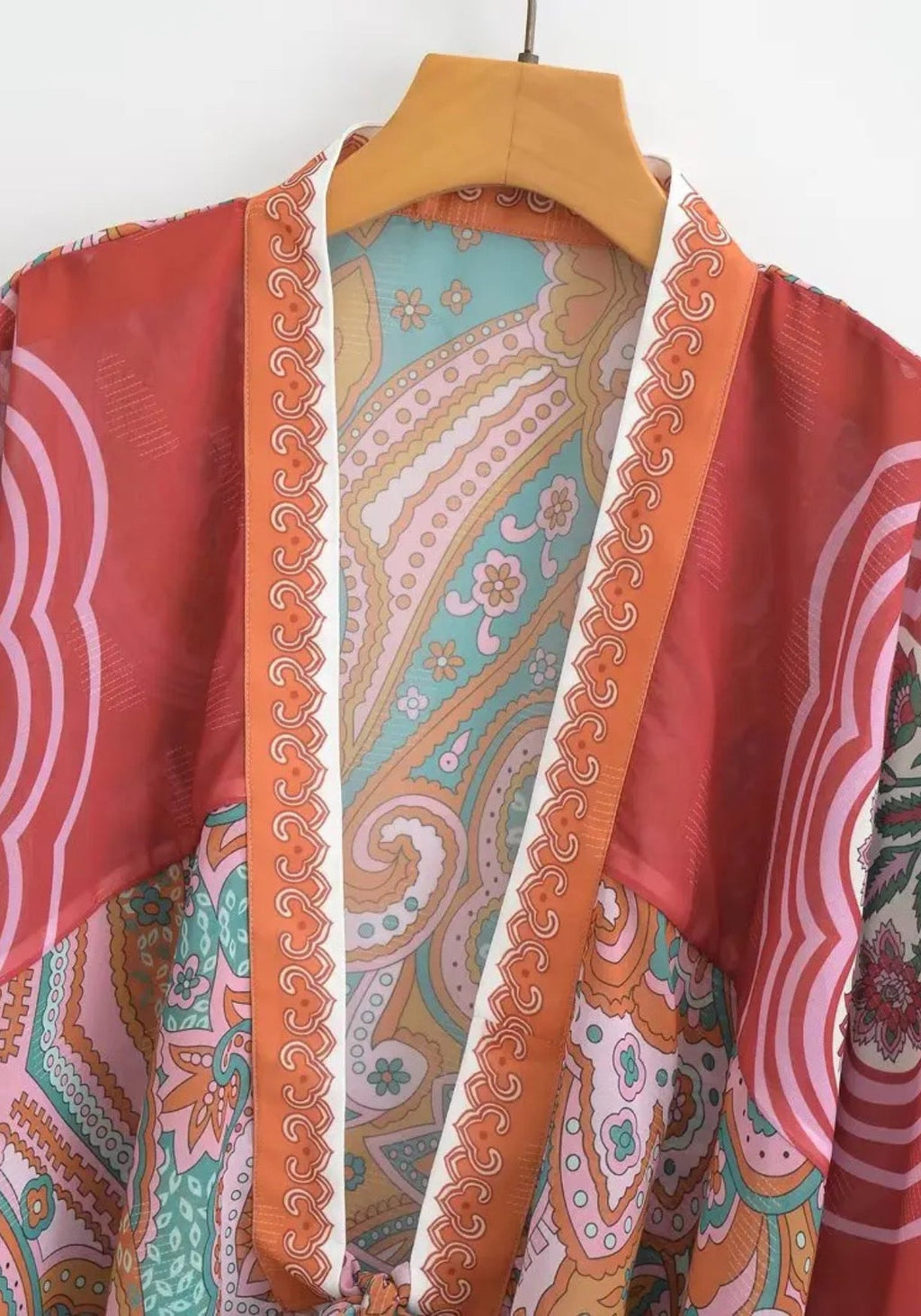 Kimono court rouge cache-cœur bohème