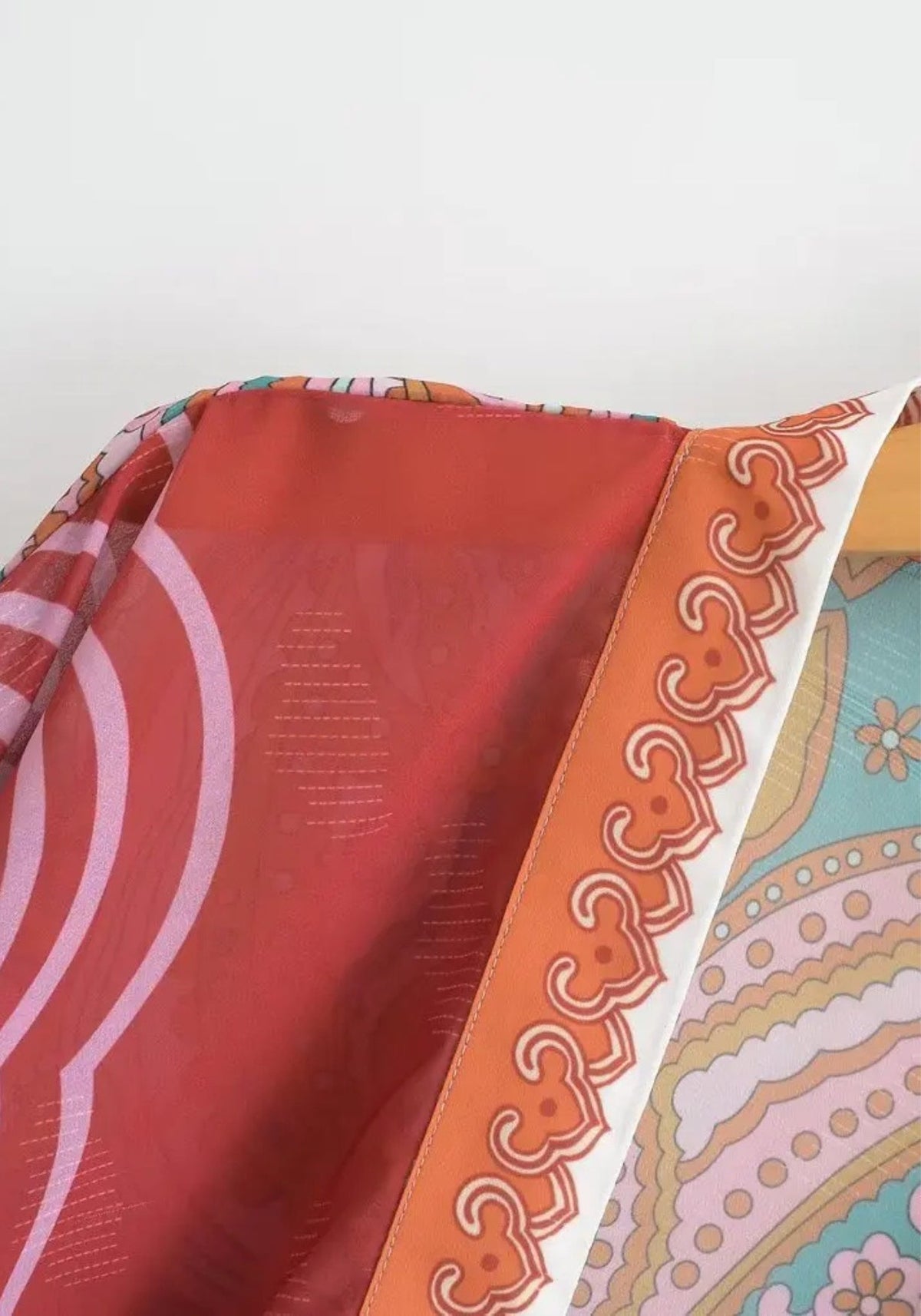 Kimono court rouge cache-cœur bohème